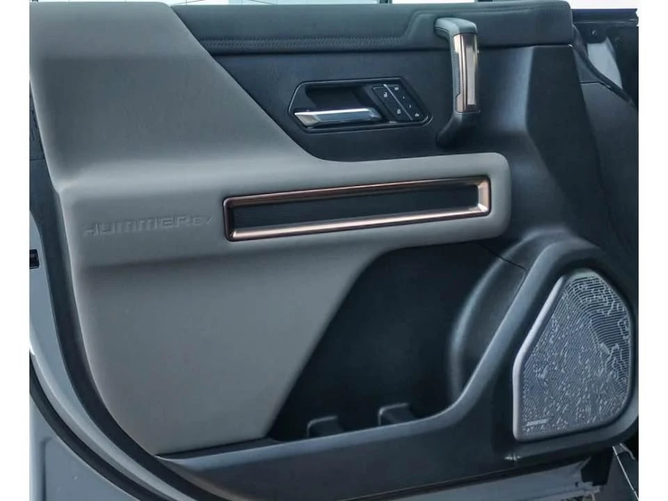 2025 GMC Hummer EV - Image 12 of 16