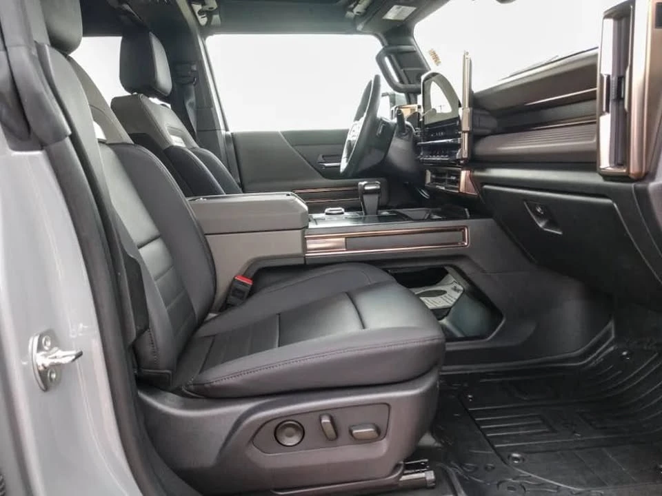 2025 GMC Hummer EV - Image 11 of 16
