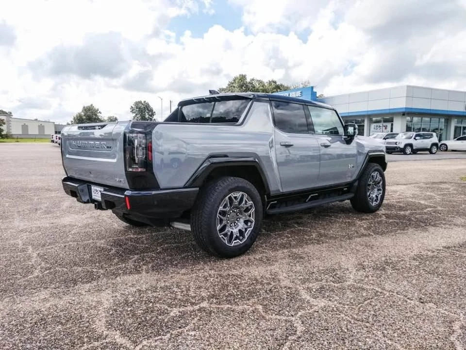 2025 GMC Hummer EV - Image 4 of 16