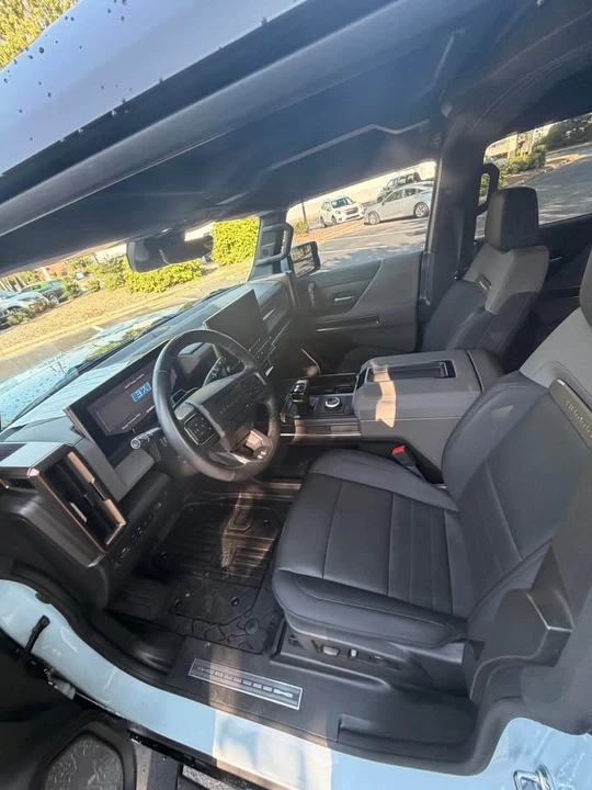 2025 GMC Hummer EV - Image 7 of 7