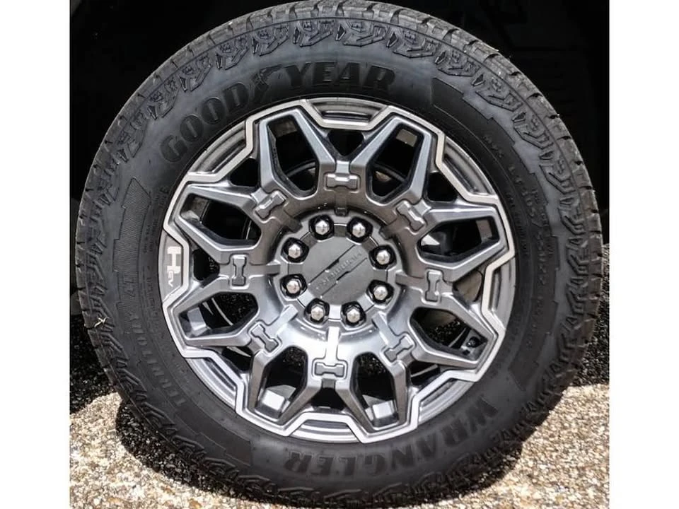 2025 GMC Hummer EV - Image 7 of 16