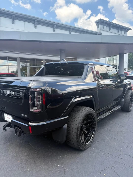 2025 GMC Hummer EV - Image 9 of 9