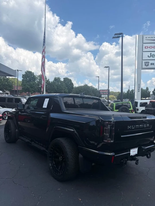 2025 GMC Hummer EV - Image 7 of 9