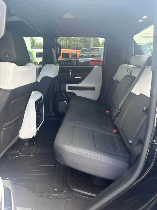 2025 GMC Hummer EV - Image 6 of 9