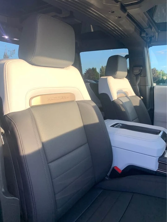 2025 GMC Hummer EV - Image 6 of 9
