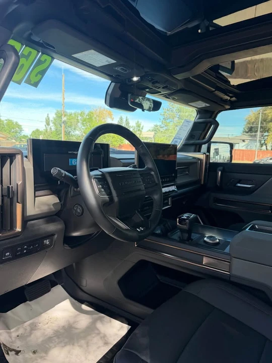 2025 GMC Hummer EV - Image 8 of 16