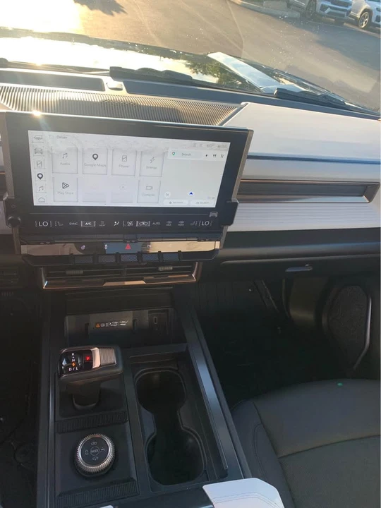 2025 GMC Hummer EV - Image 9 of 9