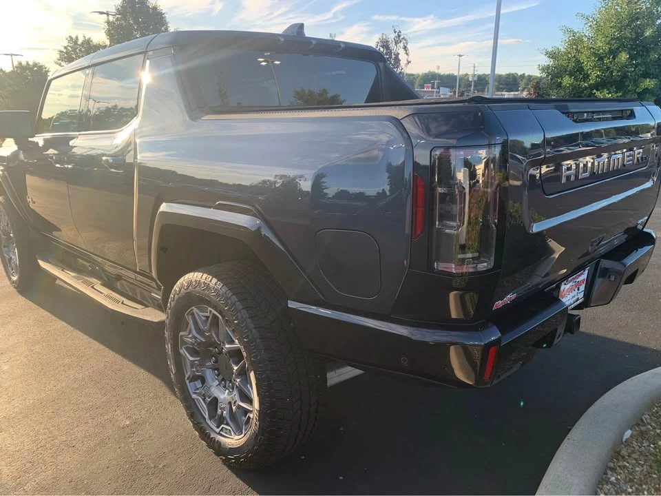 2025 GMC Hummer EV - Image 5 of 9