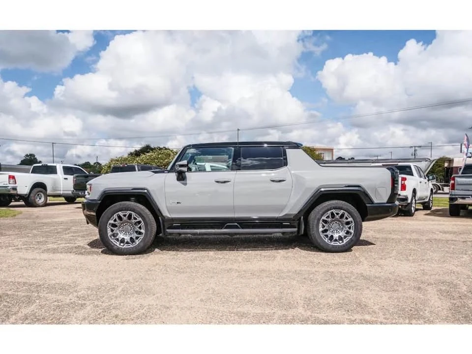 2025 GMC Hummer EV - Image 3 of 15