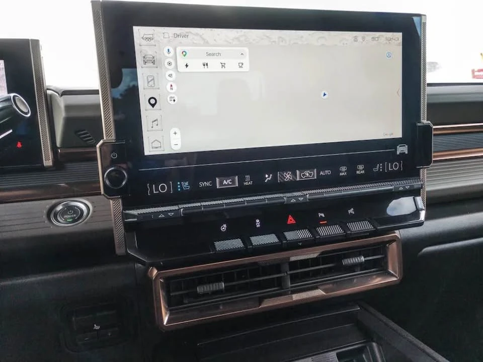 2025 GMC Hummer EV - Image 14 of 15