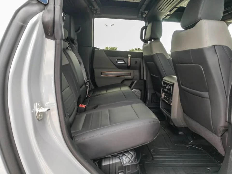 2025 GMC Hummer EV - Image 11 of 15