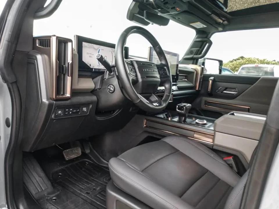 2025 GMC Hummer EV - Image 7 of 15