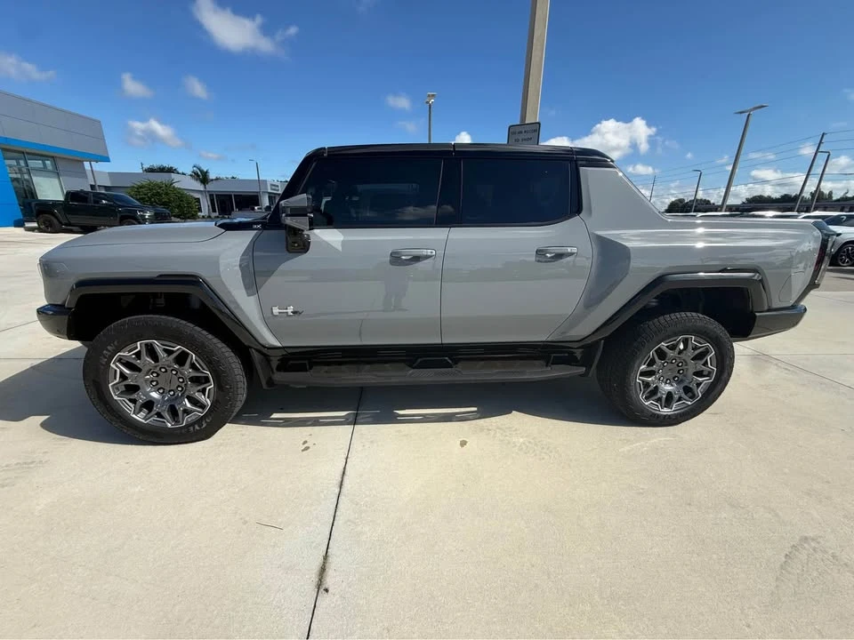 2025 GMC Hummer EV - Image 3 of 20