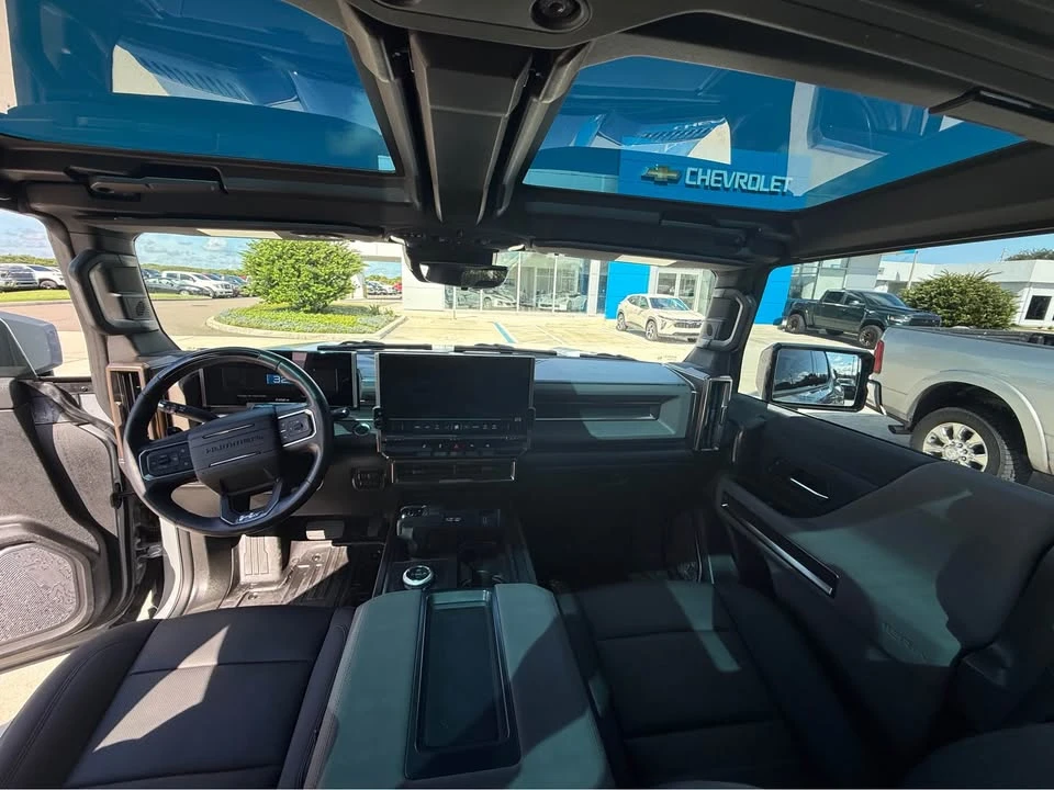 2025 GMC Hummer EV - Image 12 of 20