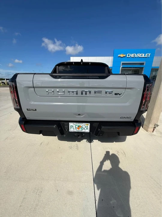 2025 GMC Hummer EV - Image 5 of 20