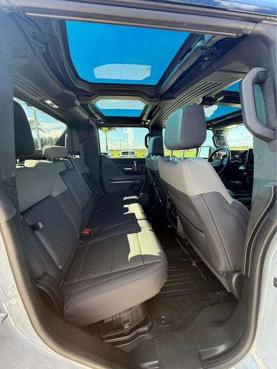 2025 GMC Hummer EV - Image 16 of 20