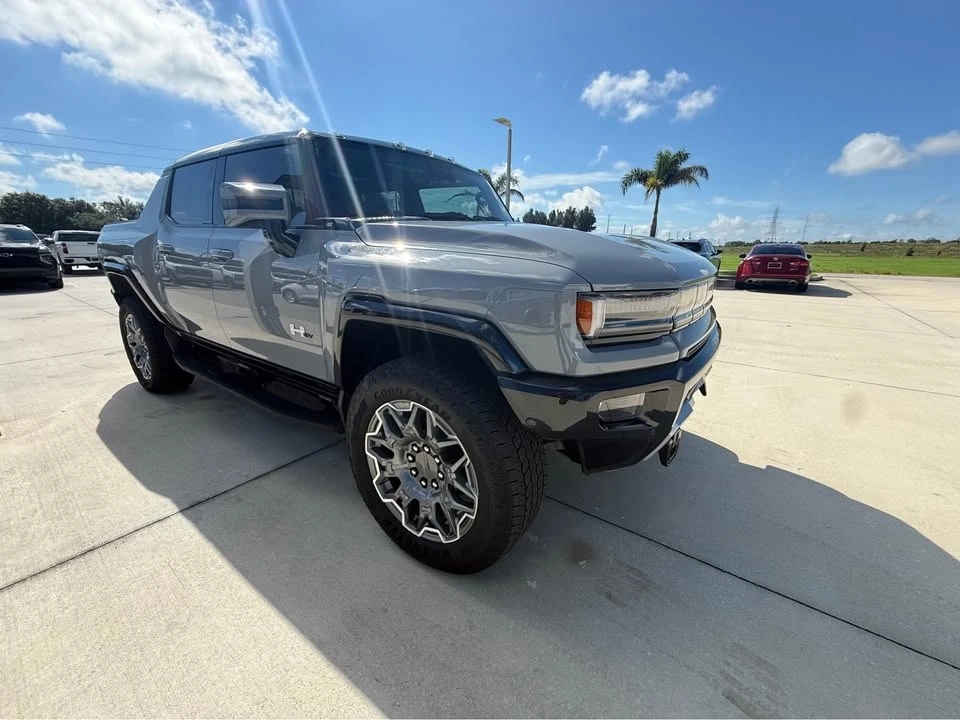 2025 GMC Hummer EV - Image 8 of 20