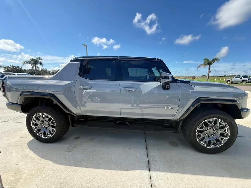 2025 GMC Hummer EV - Image 7 of 20