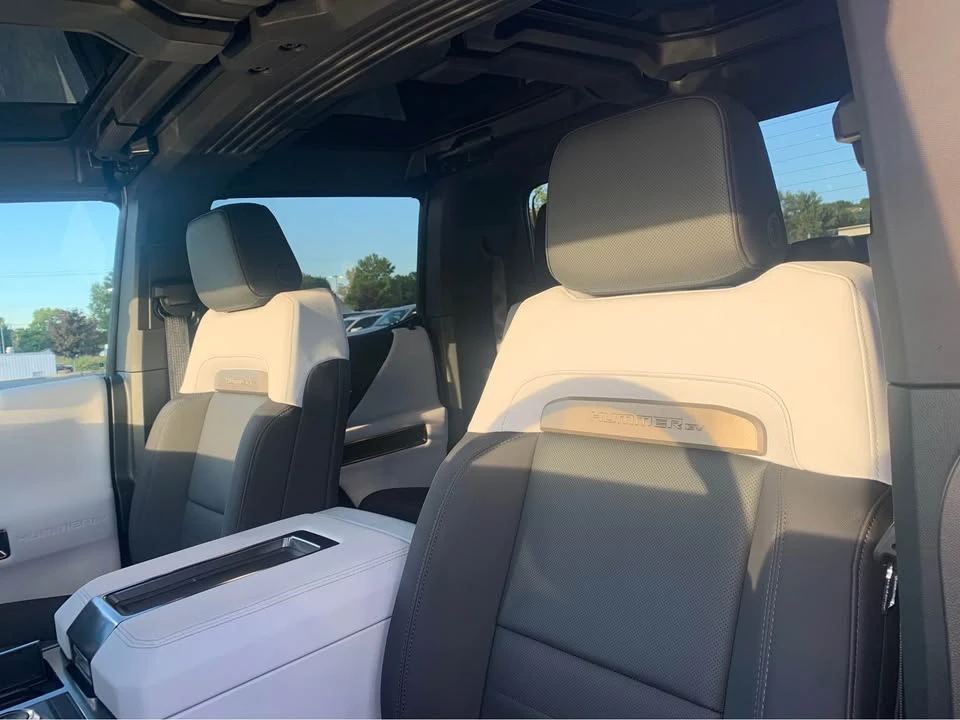 2025 GMC Hummer EV - Image 7 of 9