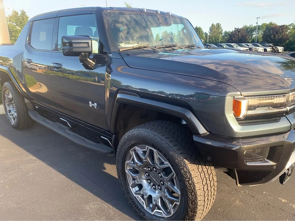 2025 GMC Hummer EV - Image 2 of 9