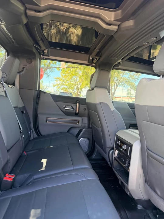 2025 GMC Hummer EV - Image 14 of 16