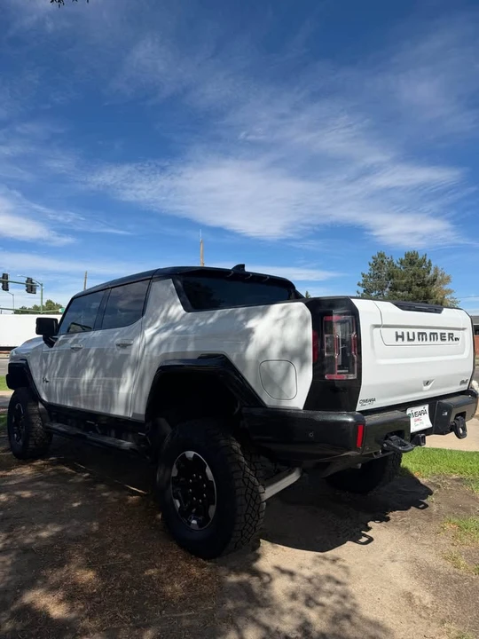 2025 GMC Hummer EV - Image 9 of 16