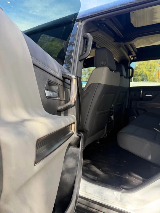 2025 GMC Hummer EV - Image 6 of 16