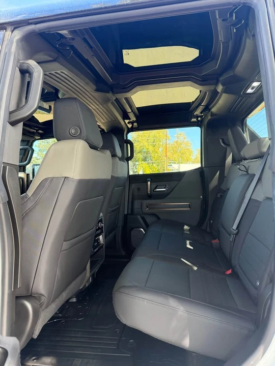 2025 GMC Hummer EV - Image 7 of 16