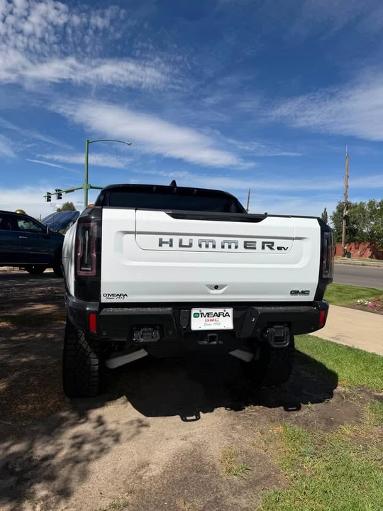 2025 GMC Hummer EV - Image 10 of 16