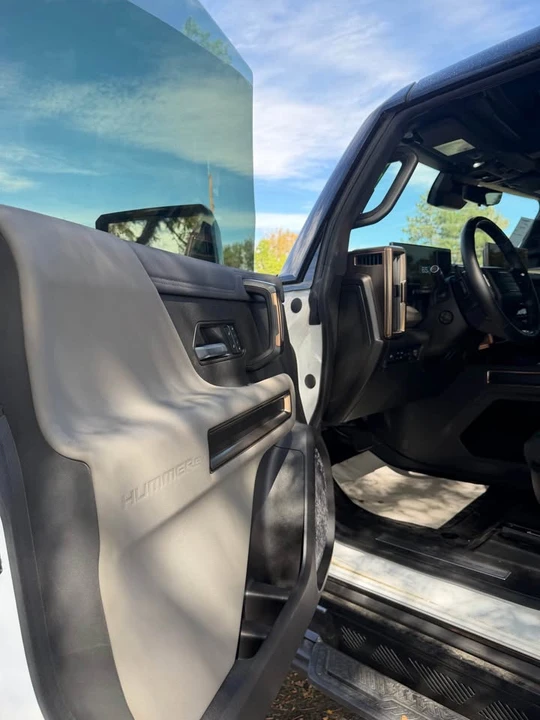 2025 GMC Hummer EV - Image 5 of 16