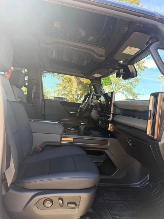 2025 GMC Hummer EV - Image 16 of 16