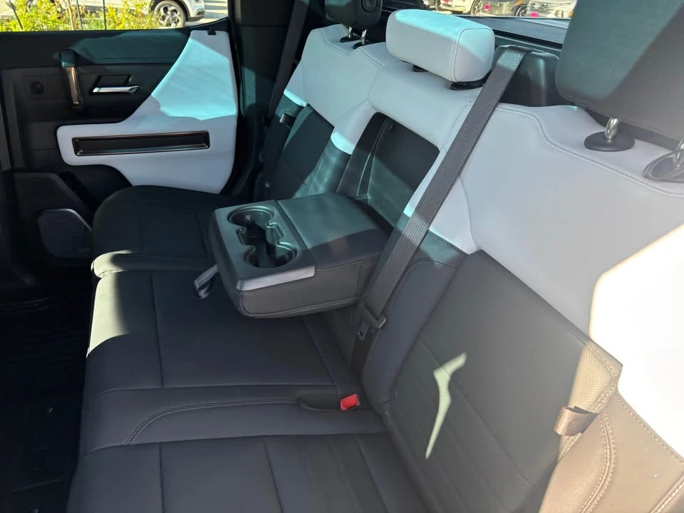 2025 GMC Hummer EV - Image 11 of 20