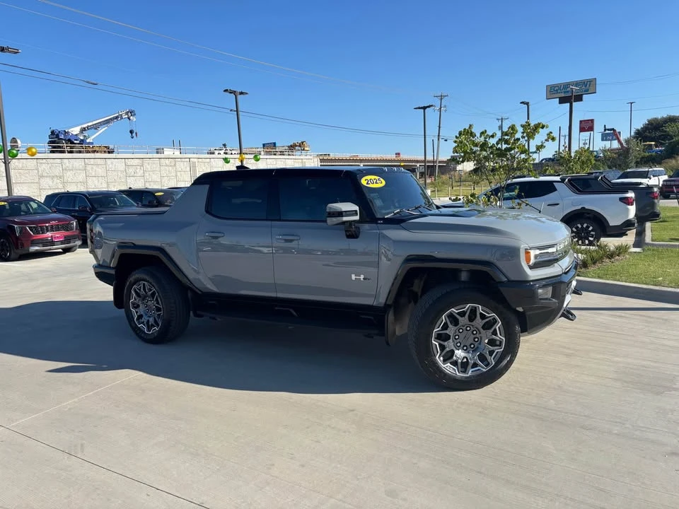 2025 GMC Hummer EV - Image 3 of 20