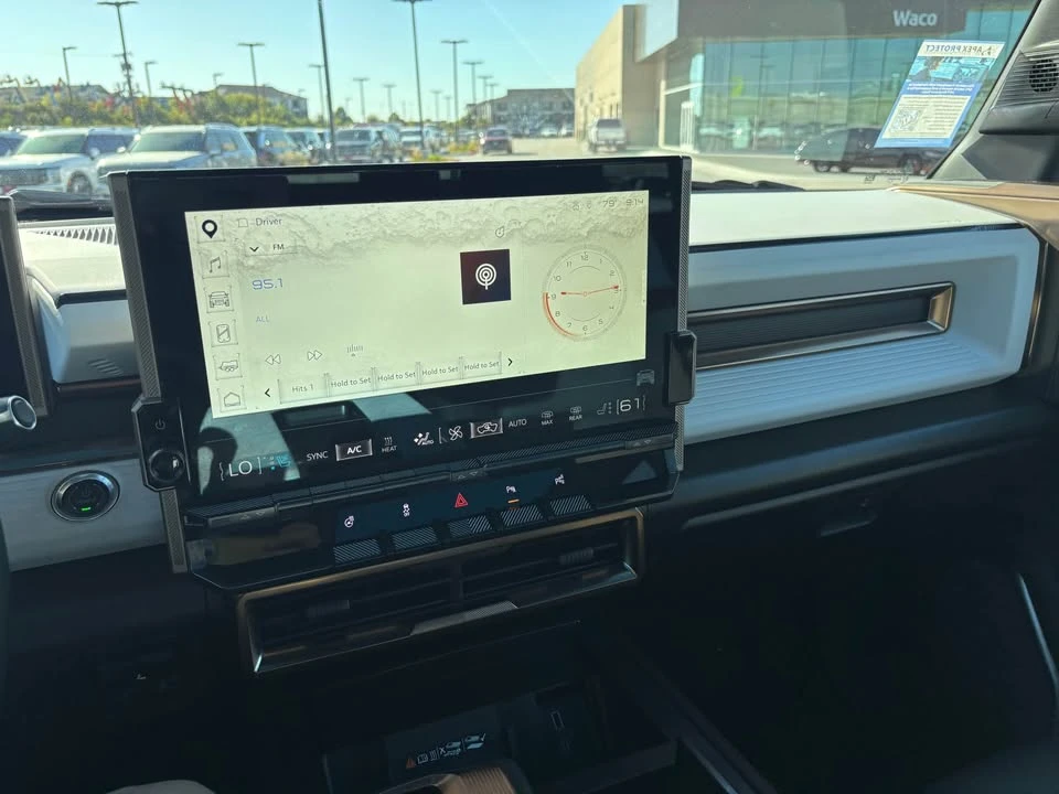 2025 GMC Hummer EV - Image 16 of 20