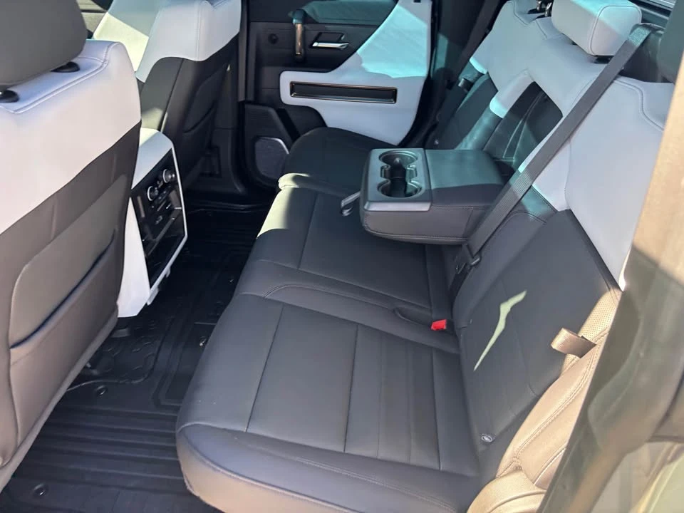 2025 GMC Hummer EV - Image 10 of 20