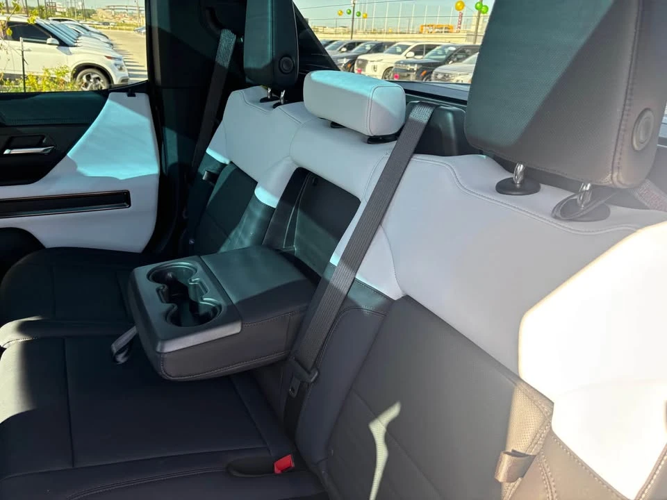 2025 GMC Hummer EV - Image 9 of 20