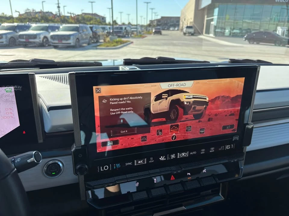 2025 GMC Hummer EV - Image 18 of 20