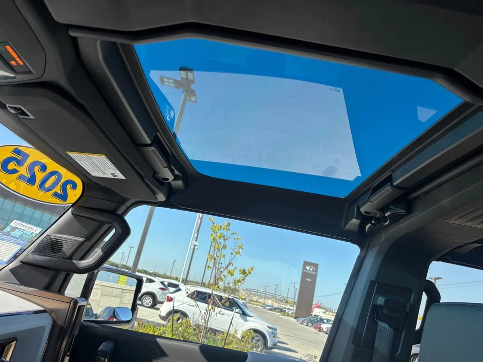 2025 GMC Hummer EV - Image 19 of 20