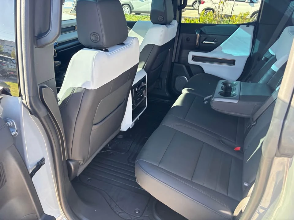 2025 GMC Hummer EV - Image 12 of 20