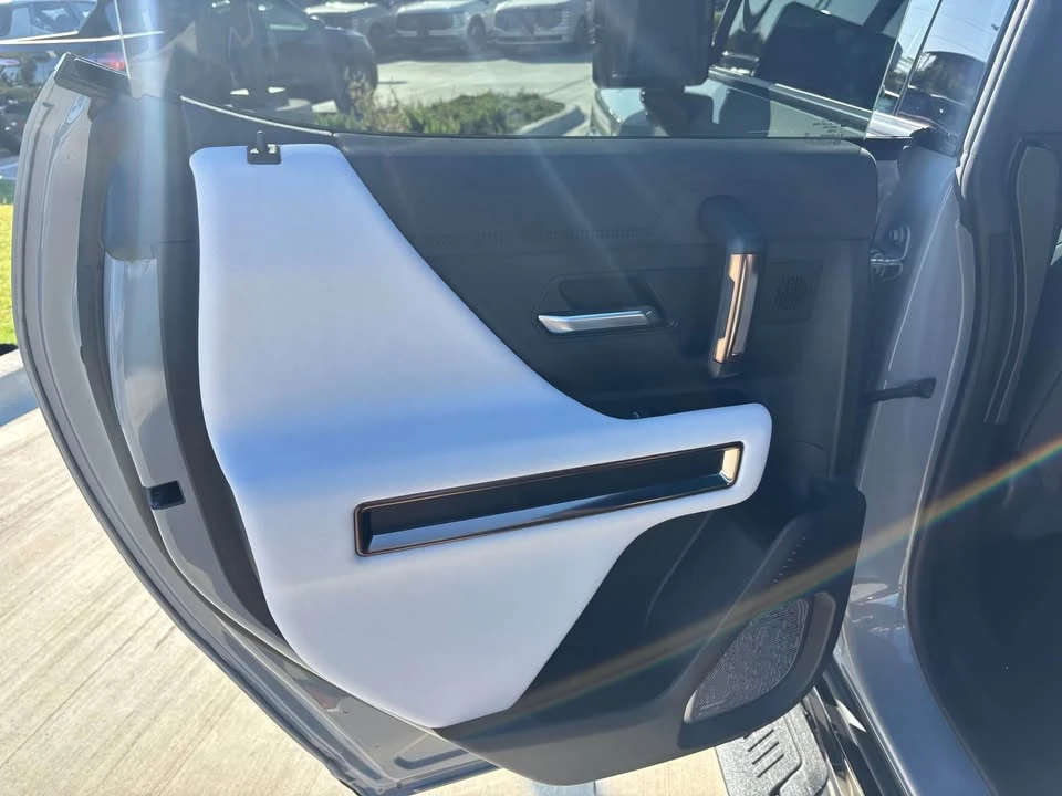 2025 GMC Hummer EV - Image 7 of 20