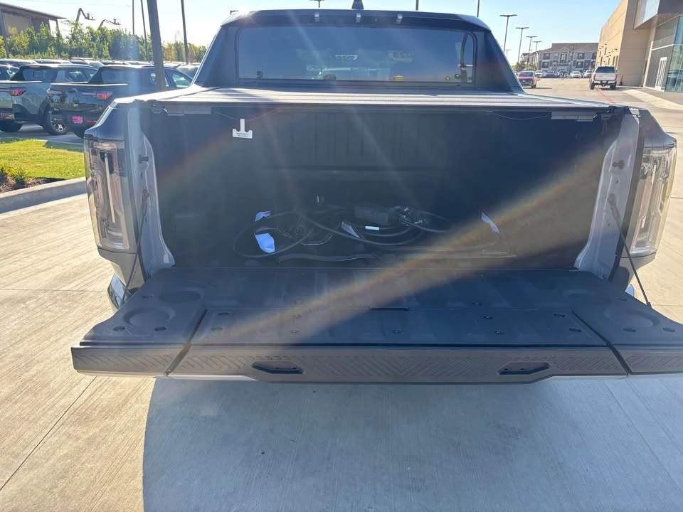 2025 GMC Hummer EV - Image 5 of 20