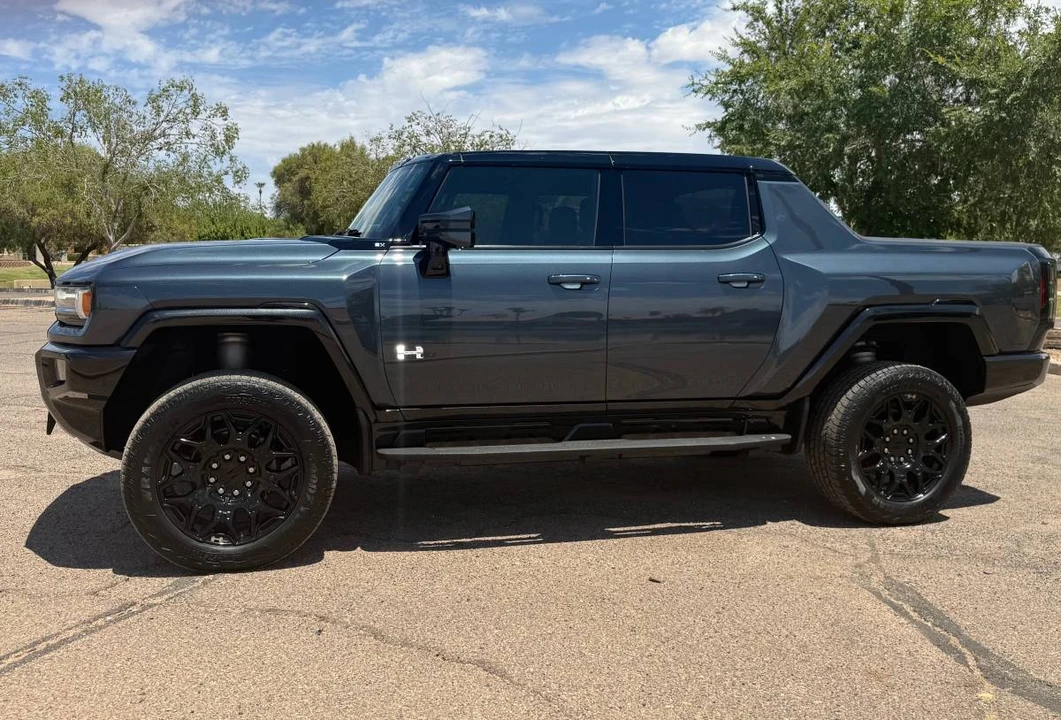 2025 GMC Hummer EV - Image 3 of 14