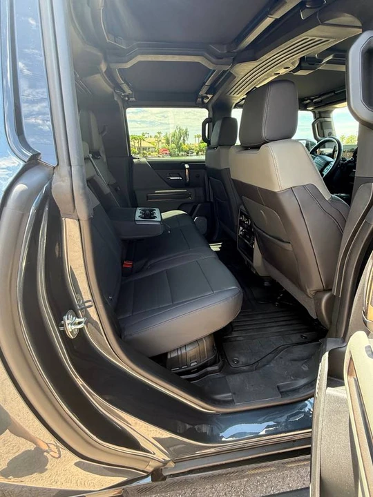 2025 GMC Hummer EV - Image 9 of 14