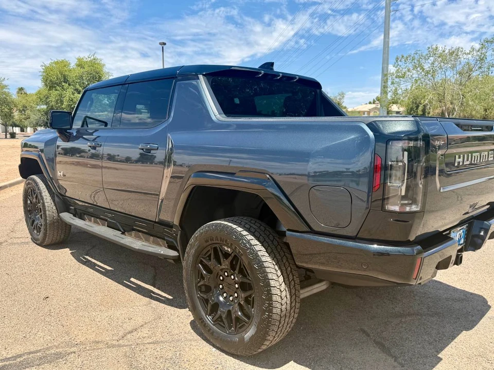 2025 GMC Hummer EV - Image 5 of 14