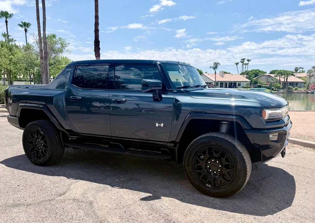2025 GMC Hummer EV - Image 2 of 14