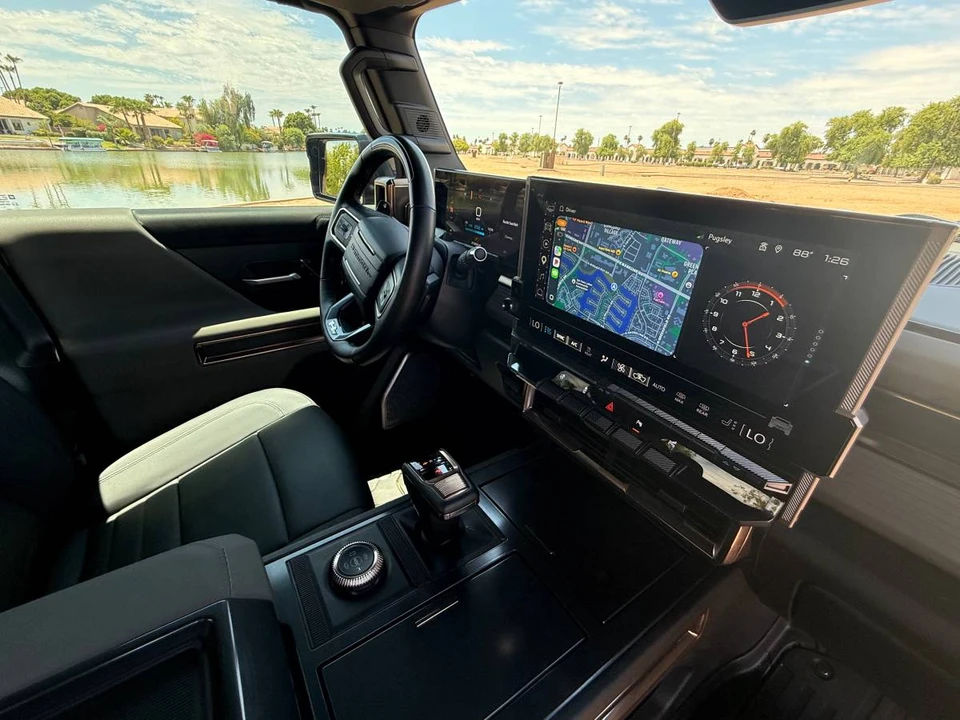 2025 GMC Hummer EV - Image 7 of 14