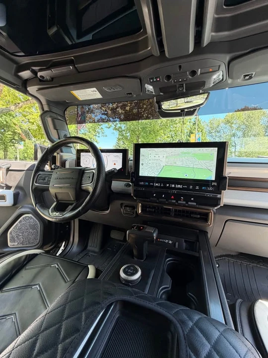2025 GMC Hummer EV - Image 11 of 13