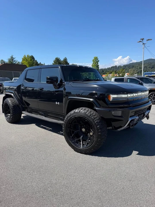 2025 GMC Hummer EV - Image 4 of 19