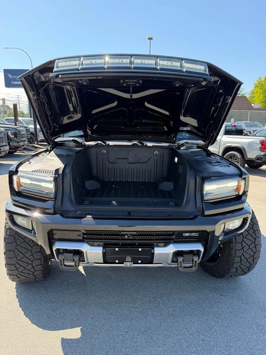 2025 GMC Hummer EV - Image 18 of 19