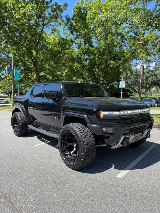 2025 GMC Hummer EV - Image 2 of 13